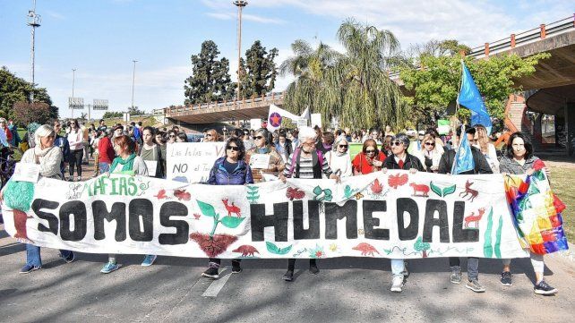 Cientos de personas se movilizaron en defensa de los humedales en Santa Fe
