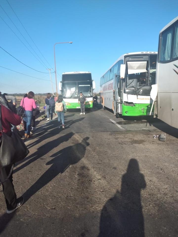 Chocaron  dos colectivos de Paraná Medio en el acceso a Santa Fe 