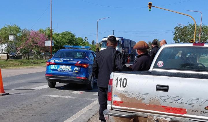 Una camioneta de La Brava chocó de atrás un patrullero en San Javier 