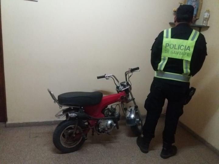 La policía de Helvecia recuperó una moto que había sido robada