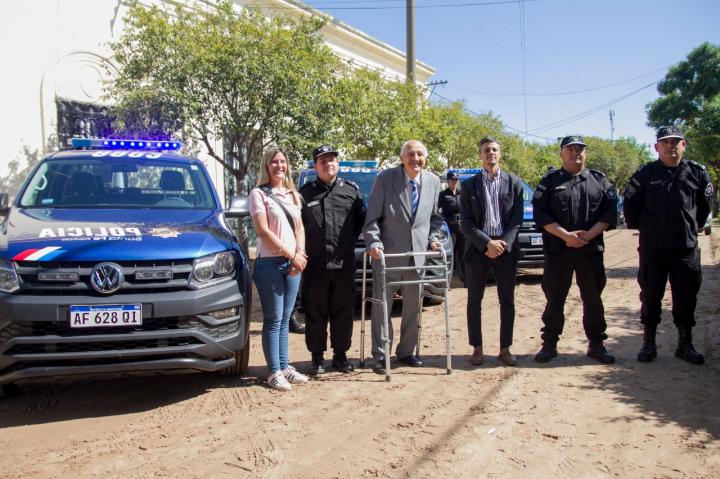 Se entregaron nuevas camionetas a la policía del departamento Garay