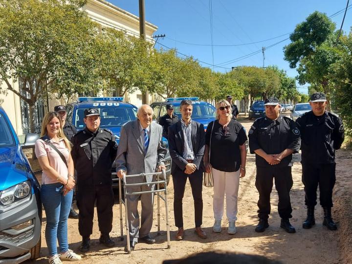 Santa Rosa: Natalia Galeano presente en el acto de entrega de nuevos móviles policiales a la Unidad Regional VII
