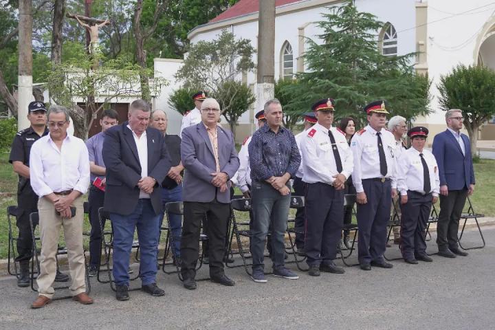 Cayastá: El Presidente Comunal y colaboradores participaron  del acto de colación de bomberos voluntarios