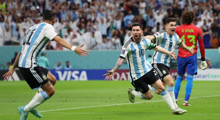 Argentina venció 2-0 a México y está a un paso de octavos 