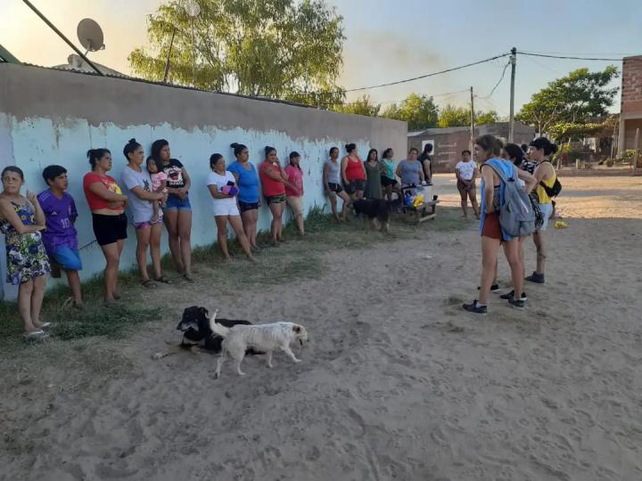 Santa Rosa: La Comuna se reunió con vecinos de Barrio Leyes para dialogar y ponerlos al tanto de obras en la zona