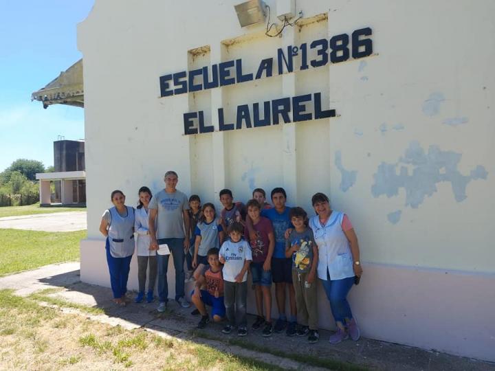 El Laurel: Carlos Kaufmann entregó aportes del Senador Kaufmann a la Escuela Rural Plurigrado de la localidad