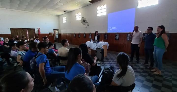 Cayastá: Se realizó una charla-taller de prevención de ciber estafas y violencia digital