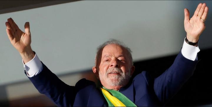 Brasil: Tras ser investido como Presidente, Lula da Silva firmó trece decretos que modifican decisiones Bolsonaro