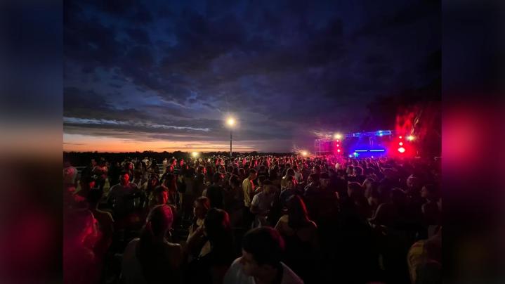 Cayastá recibió el Año Nuevo en su costanera con música y fiesta junto al río