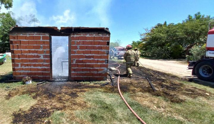 Se incendió un quincho en Colonia San Joaquín 