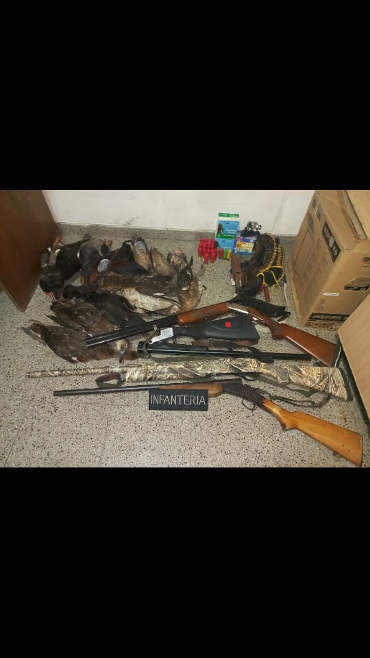 La policía de Campo del Medio secuestró armas, patos y elementos de caza