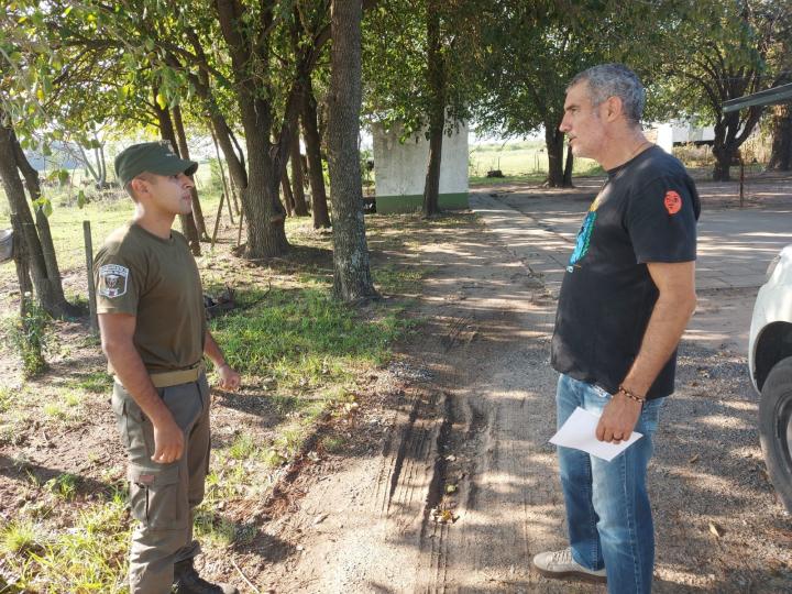 Las Cañas: Carlos Kaufmann entregó aportes al Destacamento de Los Pumas en la localidad