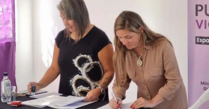 Cacique Ariacaiquín: Carolina Gómez firmó convenios con el Ministerio de Igualdad, Género y Diversidad de la Provincia
