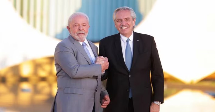 Lula ofreció a Fernández negociar un acuerdo con los BRICS y sostener importaciones de Brasil para aumentar las reservas