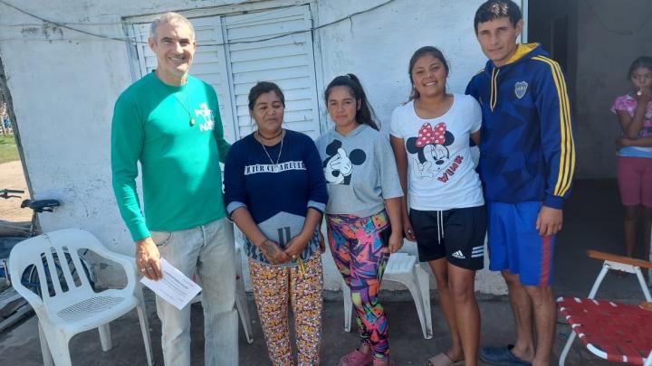 Saladero: Carlos Kaufmann entregó apoyo alimentario en barrio La Tablada