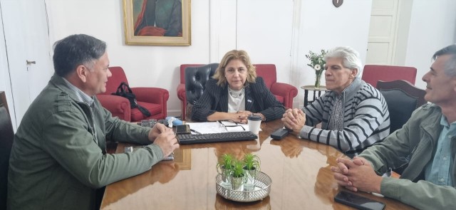 La Brava: Miguel Reginelli y el Senador Baucero se reunieron con la Ministra de Salud