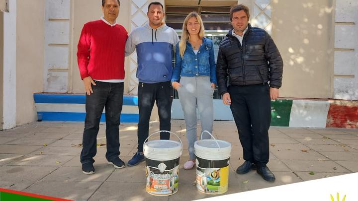 Helvecia: La Presidente Comunal entregó pintura a la Asociación Civil Ítalo Argentina local