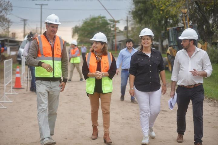 El Senador Kaufmann visitó las obras de la red de gas para Helvecia y la zona