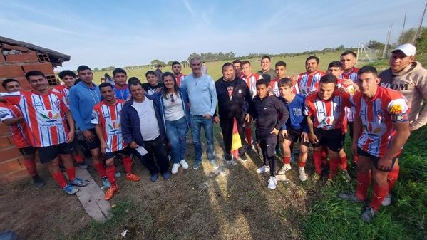 El Senador Kaufmann presente en la inauguración de la cancha de fútbol del Club Juventud Unida de Malabrigo