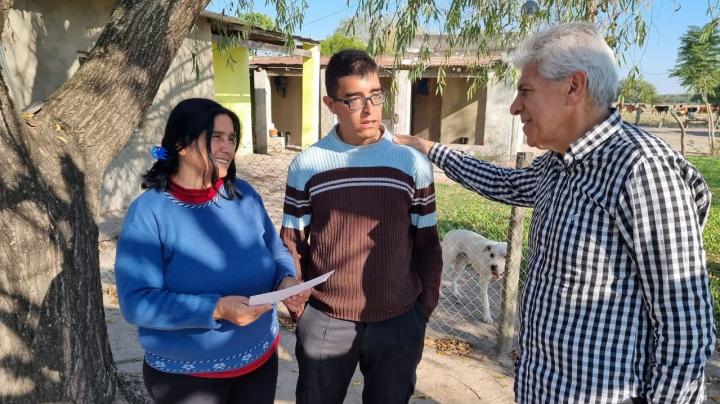 Colonia Francesa: El Senador Baucero entregó aportes económicos a un emprendimiento familiar