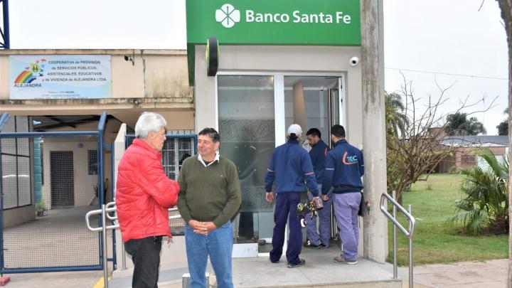 Alejandra: El Senador Baucero celebra la instalación de un nuevo cajero automático en la localidad