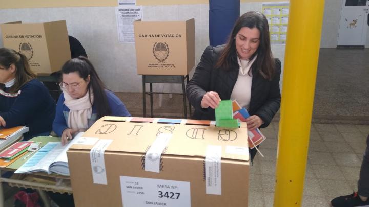 San Javier: Emitió su voto la Precandidata a Intendente Maribel Gonzalez