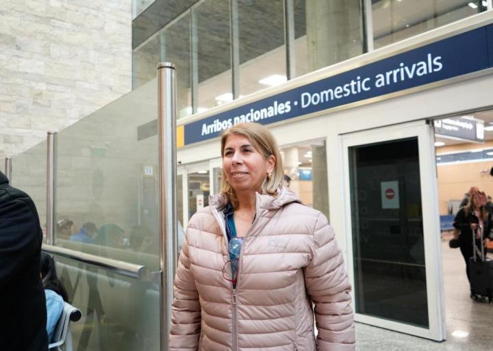 Migraciones otorgó la residencia argentina a una migrante que vive en las Islas Malvinas