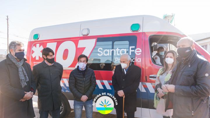 El Gobernador Omar Perotti entregó una nueva ambulancia para Helvecia 