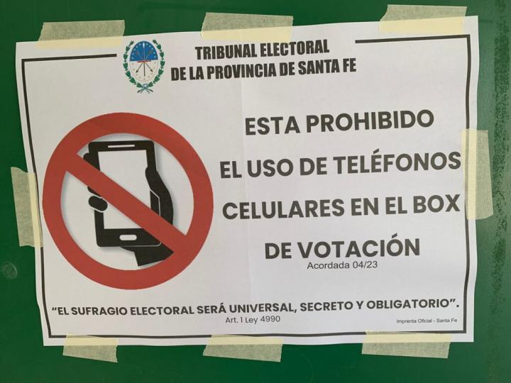 Santa Rosa de Calchines: le secuestraron el celular por sacar fotos votando 