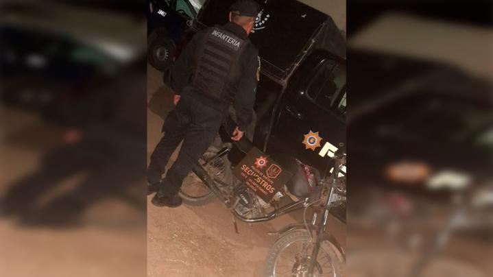 Helvecia: La Policía secuestró una moto buscada por robo