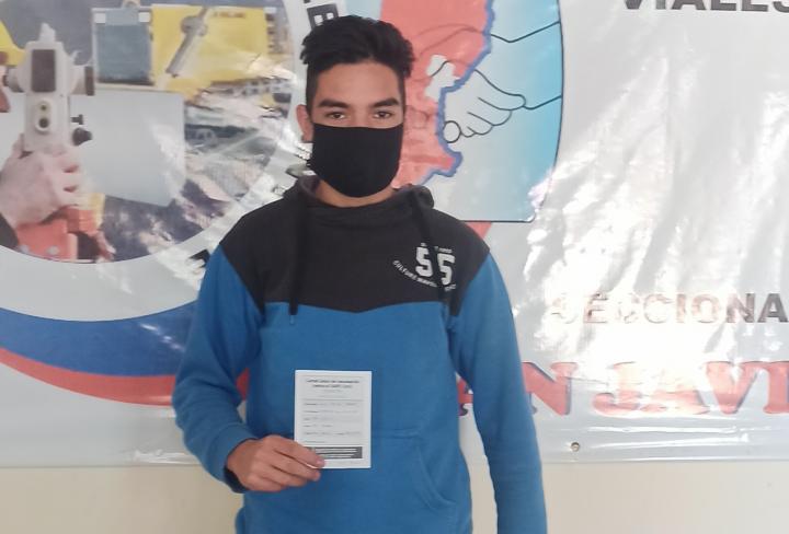 Tomas Ruiz, primer joven en recibir la vacuna moderna