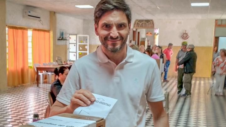 Emitió su voto el Gobernador electo, Maxi Pullaro