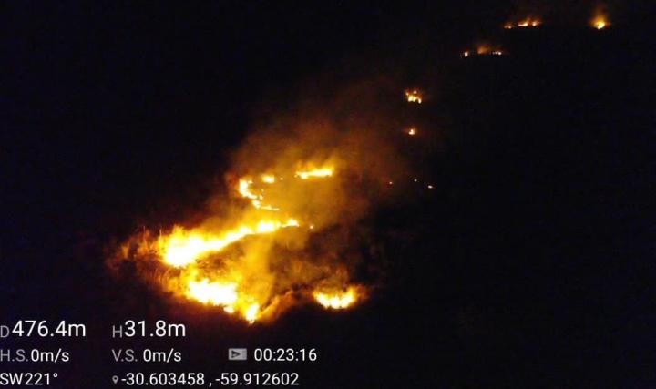 Gran incendio en la reserva natural de la isla La Rinconada 