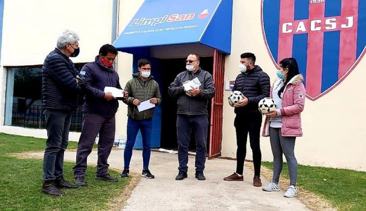 El Senador Baucero entregó aportes y dialogó con referentes barriales