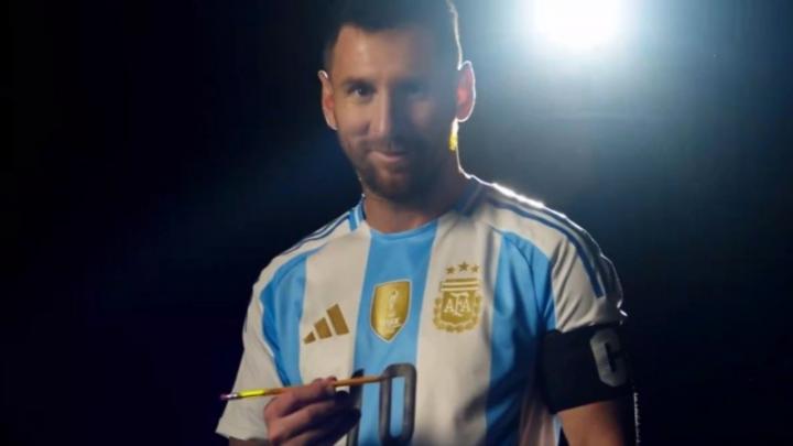 Un salario mínimo no alcanza para la camiseta de jugador, el short y las medias de la Selección Argentina
