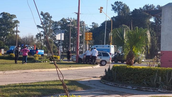 San Javier: una mujer chocó un semáforo en el acceso sur