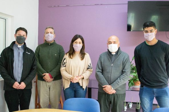 Monseñor Fenoy estuvo en Cayastá y fue recibido por la Presidente Comunal junto a su equipo 