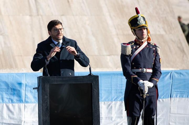 Pullaro: “La Bandera une a los argentinos bajo un mismo objetivo”