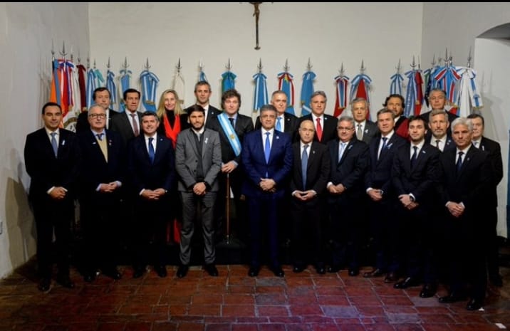 Javier Milei firmó el Pacto de Mayo con 18 gobernadores y lanzó la segunda fase de su gestión