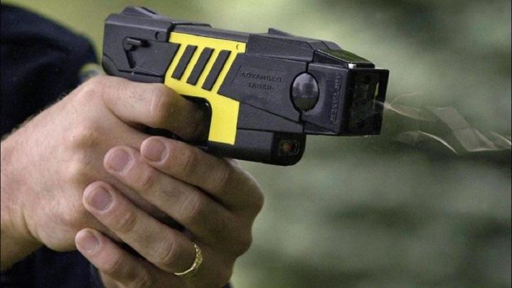 El gobierno provincial se encamina a adquirir pistolas Taser para la Policía