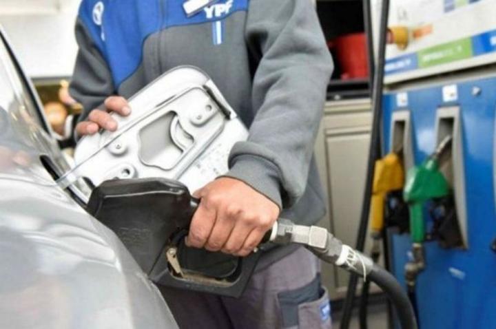 Confirman que la nafta y el gasoil volverán a subir hasta un 4%