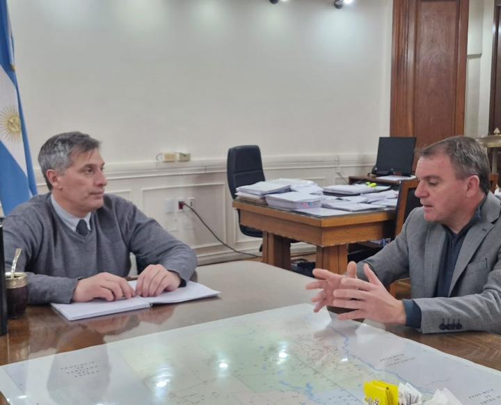 Germán Baumgartner trabajando para impulsar el desarrollo y la eficiencia administrativa en el departamento 