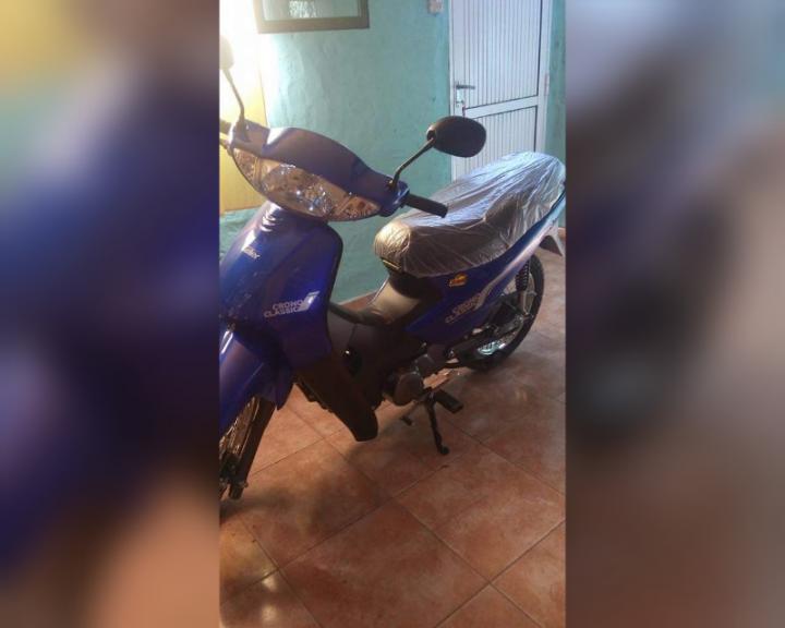 ¡Por favor compartir! Se robaron esta moto anoche en San Javier 