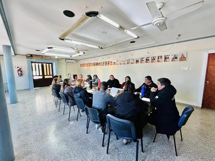 Reunión con representantes de las instituciones educativas en Calchines 