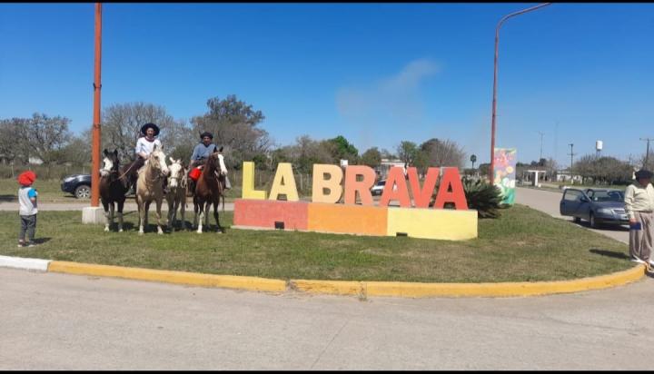 Oriundos de La Brava salen en peregrinación al Santuario del Gauchito Gil a caballo