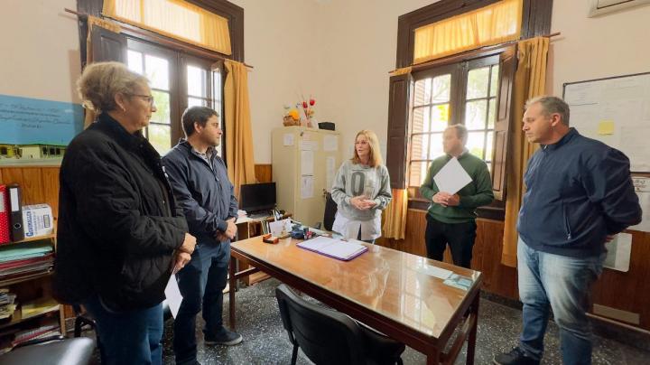 Entrega de fondos a la Escuela N° 6102 Pedro de Vega de Cayastá 