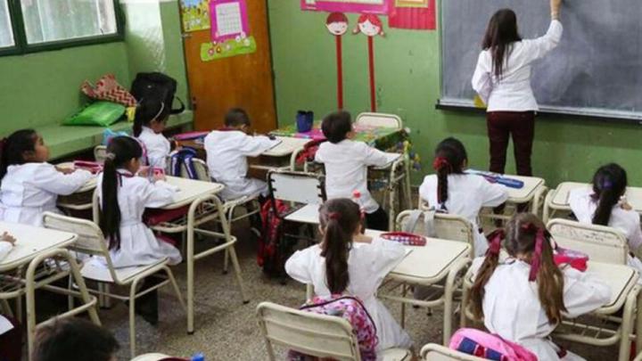 Desde el lunes los docentes de escuelas primarias podrán inscribirse para recibir el suplemento mensual por la extensión horaria