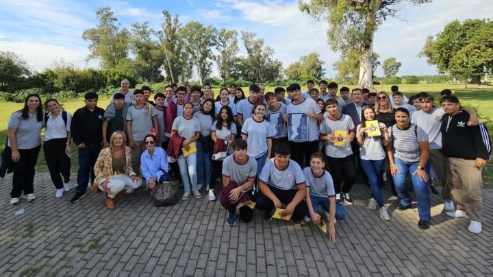 Escuelas del departamento juraron lealtad a la Constitución Nacional junto al Senador Borla