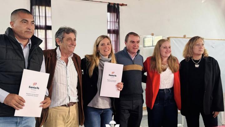 Helvecia firma convenio del “Programa Trayectorias Educativas Interculturales”
