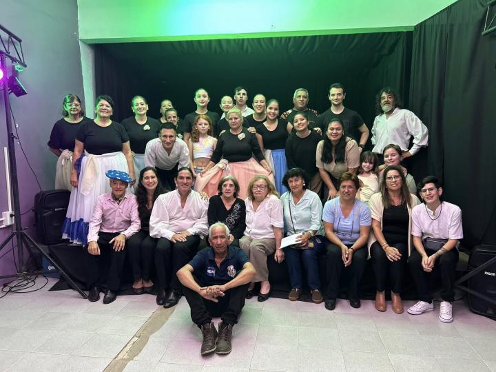 La Escuela de Danzas Calchines celebró sus 25 años de trayectoria